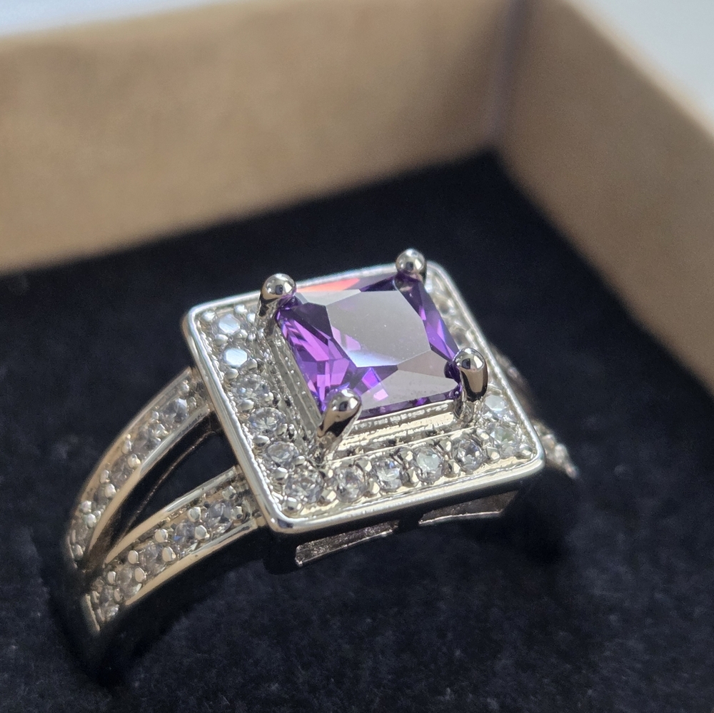 🎀Silver 925 and Purple Faux Gemstone Ring🎀 - Picture 6 of 9